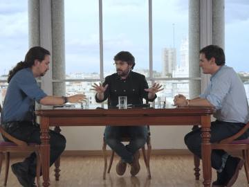 La llamada de atención de Évole a Rivera e Iglesias: "¿De verdad que queréis seguir con este tono el debate?" La llamada de atención de Évole a Rivera e Iglesias: "¿De verdad que queréis seguir con este tono el debate?"