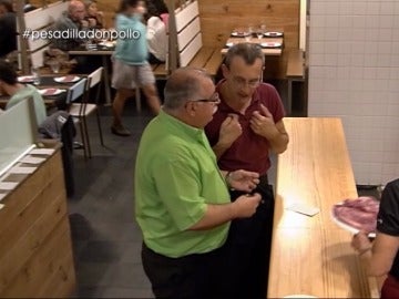 El duro enfrentamiento entre el jefe de sala y un camarero: “Es un matado, no tiene cojones a darme un bofetón” El duro enfrentamiento entre el jefe de sala y un camarero: “Es un matado, no tiene cojones a darme un bofetón”
