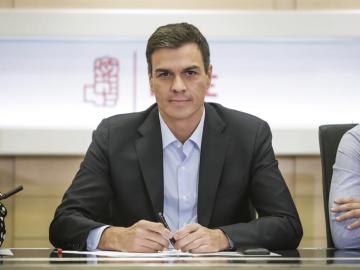 Pedro Sánchez propone primarias para el 23 de octubre: "El PSOE debe tener una sola voz, no como hasta ahora" Pedro Sánchez propone primarias para el 23 de octubre: "El PSOE debe tener una sola voz, no como hasta ahora"