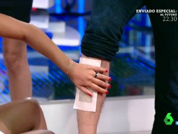 El castigo al que se enfrentan Quique Peinado y Miki Nadal en el juego de la semAnna: depilación con cera fría El castigo al que se enfrentan Quique Peinado y Miki Nadal en el juego de la semAnna: depilación con cera fría