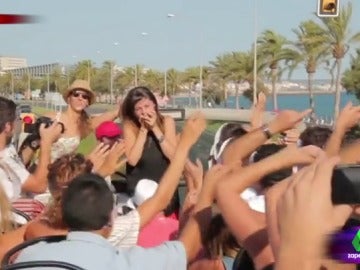La 'desafinada' pedida de mano en un autobús turístico, a ritmo de Bruno Mars La 'desafinada' pedida de mano en un autobús turístico, a ritmo de Bruno Mars
