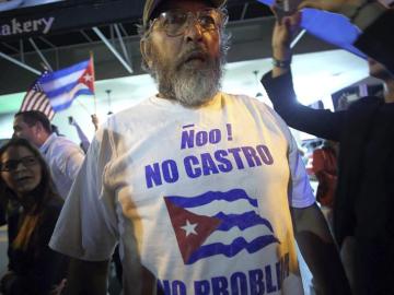 Así celebran la muerte de Fidel Castro sus detractores: "Este sistema está agotado, morirá con su líder"
