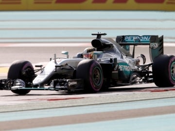 Lewis Hamilton, rodando en Abu Dabi