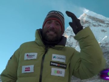 Alex Txikon manda un saludo desde el Everest a Zapeando