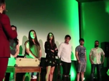 Frame 10.84432 de: HIPNOTIZADOR