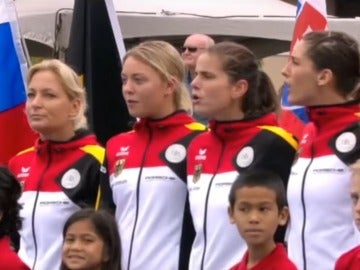 El equipo alemán de la Copa Federación, escuchando el himno nazi