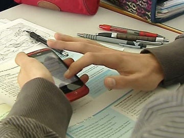 Un juez da la razón a un colegio que accedió al móvil de un menor sin su autorización Un juez da la razón a un colegio que accedió al móvil de un menor sin su autorización