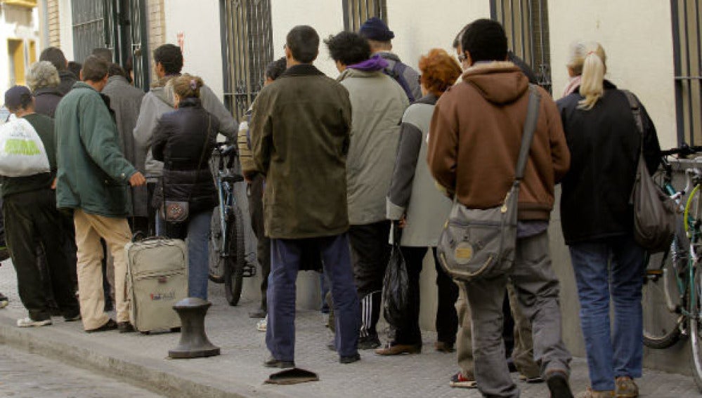 Resultado de imaxes para españoles en situacion de pobreza