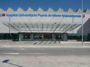 Fachada principal del hospital Puerta de hierro Fachada principal del hospital Puerta de hierro