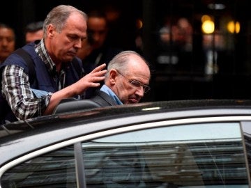 Rato entra en un vehículo tras ser detenido Rato entra en un vehículo tras ser detenido