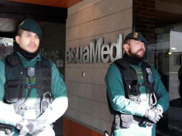 La Guardia Civil registra la sede de la empresa acuaMed La Guardia Civil registra la sede de la empresa acuaMed