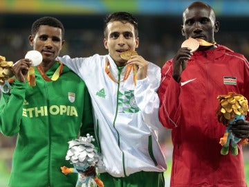 Abdellatif Baka, Tamiru Demisse y Henry Kirwa, podio del 1500 en los Juegos Paralímpicos Abdellatif Baka, Tamiru Demisse y Henry Kirwa, podio del 1500 en los Juegos Paralímpicos