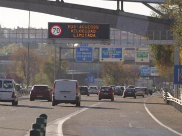 Madrid limita a 70 km/h la velocidad máxima en la M30 Madrid limita a 70 km/h la velocidad máxima en la M30