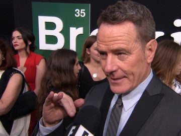 Bryan Cranston mostrando su tatuaje de 'Breaking Bad' Bryan Cranston mostrando su tatuaje de 'Breaking Bad'