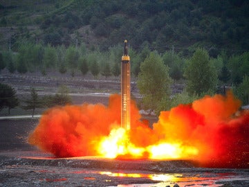 Corea del Norte lanza un misil 