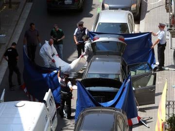 Encuentran un cadáver en el maletero de un coche aparcado en Barcelona Encuentran un cadáver en el maletero de un coche aparcado en Barcelona