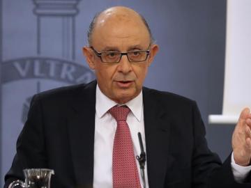 Cristóbal Montoro comparece tras el Consejo de Ministros Cristóbal Montoro comparece tras el Consejo de Ministros