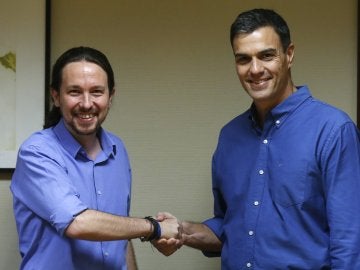 Pablo Iglesias y Pedro Sánchez, durante su reunión Pablo Iglesias y Pedro Sánchez, durante su reunión