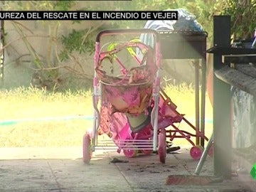El Ayuntamiento de Vejer condecora a los guardias civiles que rescataron a un niño de 9 años en un incendio