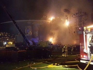 El escenario de Tomorrowland Barcelona ardiendo