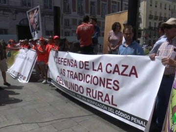 El sector de la caza se concentra en Madrid para exigir respeto hacia el colectivo El sector de la caza se concentra en Madrid para exigir respeto hacia el colectivo