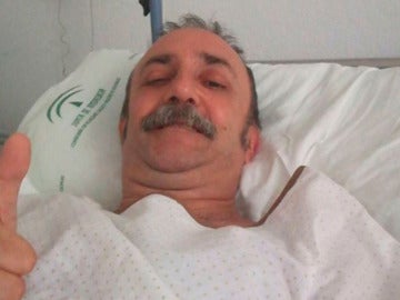 Santi Rodríguez en el hospital donde ha sido tratado Santi Rodríguez en el hospital donde ha sido tratado