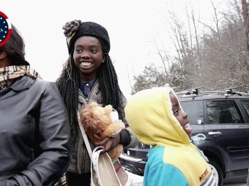Guillermo Fesser con una familia de refugiados Guillermo Fesser con una familia de refugiados