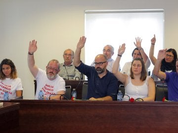 El pleno de la Sada votando el nombramiento de los Franco persona non grata El pleno de la Sada votando el nombramiento de los Franco persona non grata