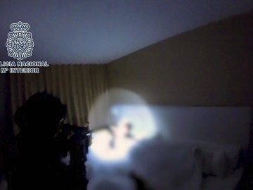 La Policía Nacional en el momento de la detención La Policía Nacional en el momento de la detención