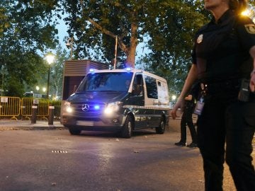Un furgón traslada a dos de los encarcelados por los atentados de Barcelona Un furgón traslada a dos de los encarcelados por los atentados de Barcelona