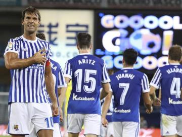 Xabi Prieto celebra su gol 50 con la Real Sociedad Xabi Prieto celebra su gol 50 con la Real Sociedad