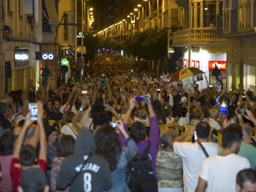 Miles de personas se han manifestado por las calles de Murcia ante la imposibilidad de protestar ocupando los raíles del AVE Miles de personas se han manifestado por las calles de Murcia ante la imposibilidad de protestar ocupando los raíles del AVE