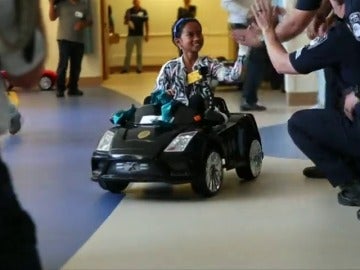 En BMW, Mercedes o en Lamborghini, asi entran los niños a la sala de operaciones en el hospital de San Diego En BMW, Mercedes o en Lamborghini, asi entran los niños a la sala de operaciones en el hospital de San Diego