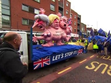 Miles de personas protestan en Mánchester contra el 'Brexit' Miles de personas protestan en Mánchester contra el 'Brexit'