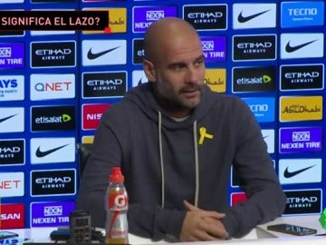 Aficionados del City, sobre el lazo de Guardiola