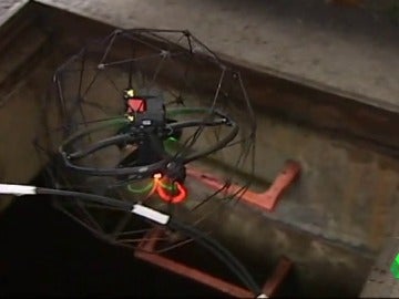 Un dron se adentra en el alcantarillado de Ferrol Un dron se adentra en el alcantarillado de Ferrol