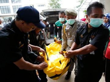 Víctimas mortales en un accidente de autobús en Indonesia Víctimas mortales en un accidente de autobús en Indonesia