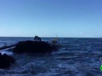 Rescatados los ocho turistas alemanes que pasaron la noche refugiados en una cueva en Tenerife Rescatados los ocho turistas alemanes que pasaron la noche refugiados en una cueva en Tenerife