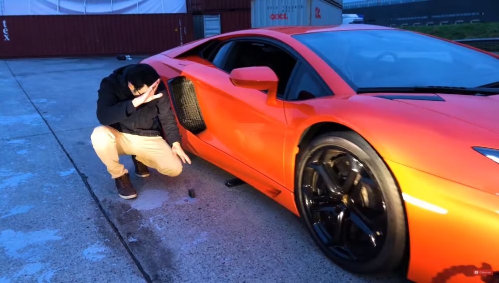 lamborghini-aventador-vs-iphone-x.jpg