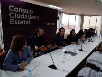 El líder de Podemos, Pablo Iglesias, y el secretario de Organización de Podemos, Pablo Echenique, durante la reunión del Consejo Ciudadano Estatal El líder de Podemos, Pablo Iglesias, y el secretario de Organización de Podemos, Pablo Echenique, durante la reunión del Consejo Ciudadano Estatal
