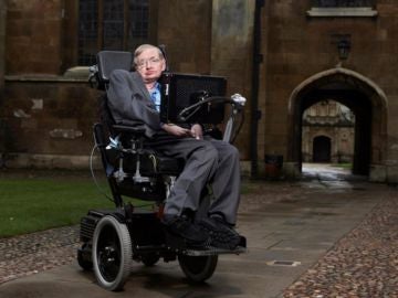 Stephen Hawking en el Gonville & Caius College de Cambridge (Reino Unido). / Lwp Kommunikáció Stephen Hawking en el Gonville & Caius College de Cambridge (Reino Unido). / Lwp Kommunikáció