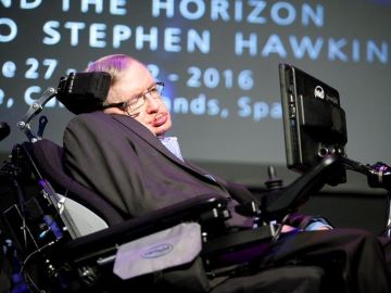 El físico británico Stephen Hawking en una intervención en el festival Starmus, en Canarias El físico británico Stephen Hawking en una intervención en el festival Starmus, en Canarias