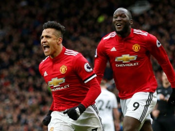 Alexis Sánchez celebra un gol con Lukaku Alexis Sánchez celebra un gol con Lukaku