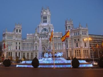 El Ayuntamiento de Madrid y la Cibeles, teñidos de azul El Ayuntamiento de Madrid y la Cibeles, teñidos de azul