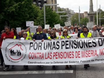 Manifestación por pensiones dignas en Zaragoza Manifestación por pensiones dignas en Zaragoza