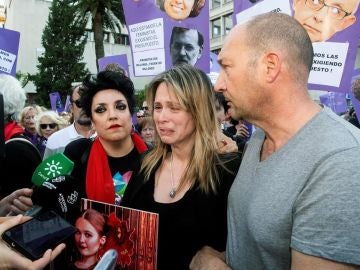 Padres de la joven muerta en Granada por violencia machista Padres de la joven muerta en Granada por violencia machista