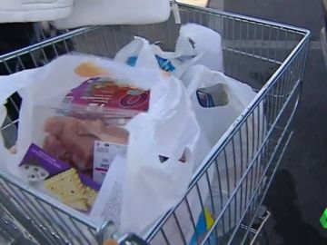 El BOE publica la ley que obliga a los supermercados a cobrar sus bolsas de plástico El BOE publica la ley que obliga a los supermercados a cobrar sus bolsas de plástico