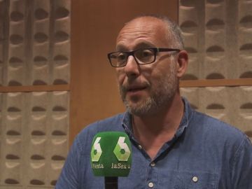 Santi González, director de Bienvenidas al norte y al sur: "Estas mujeres nos van a enseñar que hablando se entiende la gente" Santi González, director de Bienvenidas al norte y al sur: "Estas mujeres nos van a enseñar que hablando se entiende la gente"