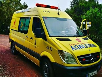 Ambulancia del Servicio de Urgencias Canario Ambulancia del Servicio de Urgencias Canario