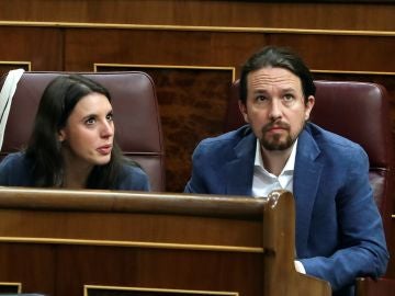 El líder de Unidos Podemos, Pablo Iglesias, y la portavoz Irene Montero